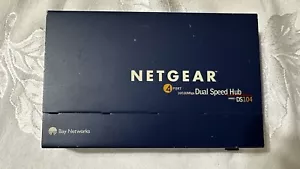 NETGEAR 4 PORT 10/100 MBPS DUAL SPEED HUB DS104 + ADAPTER - Picture 1 of 5