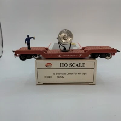 Model Power HO Depressed Center Flat Car Search Light Safety First 624 - Image 1 of 4