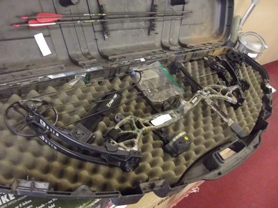 BEAR ARCHERY CRUZER G3 RTH 10-70# RH FRED BEAR CAMO PACKAGE - BLACK/CAMO - Image 1 of 4