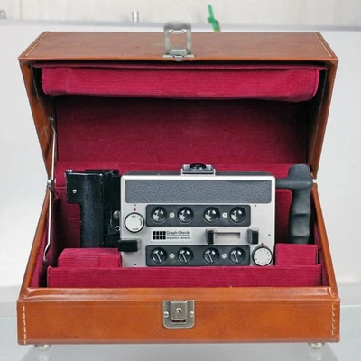 Cámara de secuencia de verificación gráfica para columpios de golf.  Espalda y estuche Polaroid 545 Foto 1 de 4