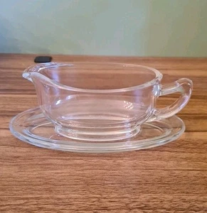 Vintage Small Pyrex Gravy Boat And Dish Clear Glass Design 1526 - Picture 1 of 6