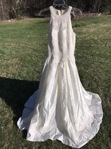 Bridal Originals Ivory High Neck Sleeveless Wedding Gown Showroom Model Size 8 - Picture 1 of 9
