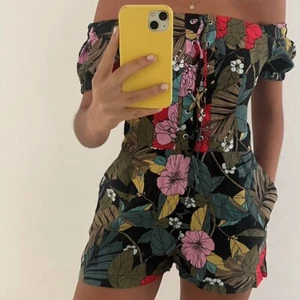 Guess Womens Romper Black Floral Tropical Linen Off The Shoulder Lace Up Sz 8 - Picture 1 of 10
