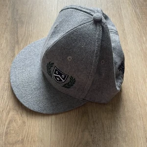 F45 Mütze Herren grau Wolle Druckknopflasche - Bild 1 von 2
