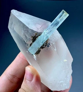 880 Carat Aquamarine Crystal With Quartz Specimen From Pakistan  - Bild 1 von 6