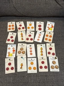 Vintage Buttons On Cards Lot Of 20 Reds Oranges Peach La Mode, La Petite, NOS - Picture 1 of 5