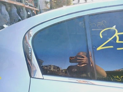 09-15 INFINITI G37/Q40 Sedan Rear Passenger Door Vent Glass OEM 82262JK000 - Image 1 of 4