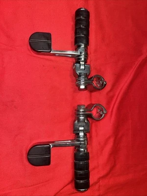 Clavijas de carretera Kuryakyn Harley Davidson con reposacones soportes de clavija de carretera cromadas Foto 1 de 4