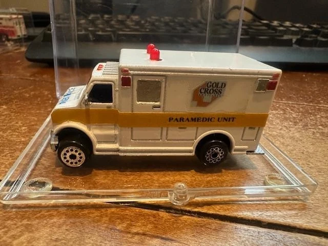 Unidad paramédica ambulancia Gold Cross diecast 1/64 SUELTA Foto 1 de 1
