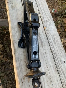 GM CHEVY EXPRESS TRUCK SUBURBAN TAHOE JACK 1988 thru 1998  15715517 - Picture 1 of 3