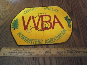 VINTAGE PATCH VERDE VALLEY VVBA BOWHUNTERS ASSOCIATION BEAR OUTLINE ON IT UNUSED - Picture 1 of 2