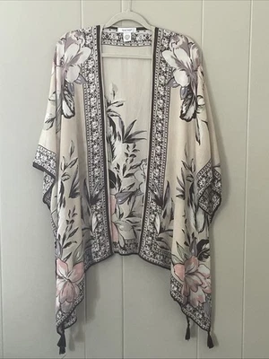 Cárdigan Chal Kimono Floral Nine West Talla Única Boho Silencioso Lujo  Foto 1 de 4
