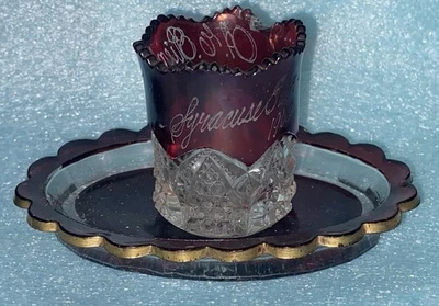 Soporte y plato de palillo de dientes de vidrio destellado mancha de rubí EAPG de colección Foto 1 de 4