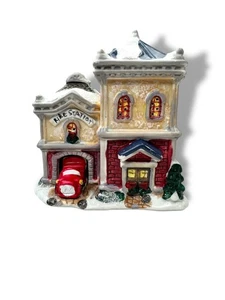 Wellington Square Fire Station Christmas Winter Village 2004 - Picture 1 of 6