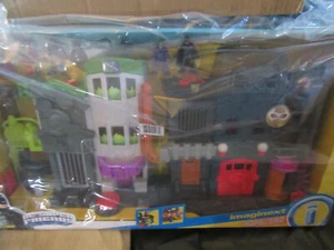 Imaginext - Gotham City Crime Alley - Fisher Price DC Super Friends 5 minis new - Picture 1 of 3