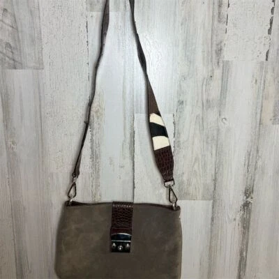Bolso Bandolera Claudia Firenze Marrón Taupe Gamuza Correa Estampado Animal Foto 1 de 4