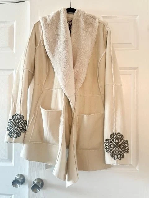 Casaco de pele sintética Johnny Was lindo bordado marfim - Pequeno - Imagem 1 de 4