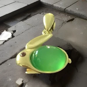 Pendentif agate verte lapin ton or largeur 0,8" - Photo 1/9