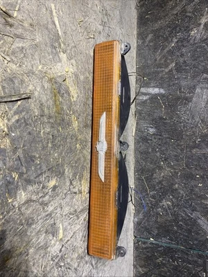 AMBER 80-89 CADILLAC FLEETWOOD DEVILLE BROUGHAM LÁMPARA DE ESTACIONAMIENTO ESQUINA DERECHA DERECHA DERECHA Foto 1 de 3