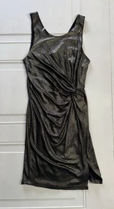 Mini Vestido ASTR The Label Revolve Dorado Metálico Brillo Lateral Torcido Bodycon Talla M - Imagen 1 de 6