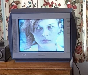 Vintage Sony Trinitron WEGA Tele 13” KV-13FM14 Retro Game TV W/ Remote & Manual - Picture 1 of 5