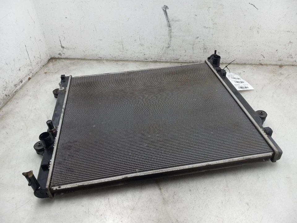 07-14 TOYOTA FJ CRUISER 4.0L 4WD AT RADIATOR  - Image 1 of 4