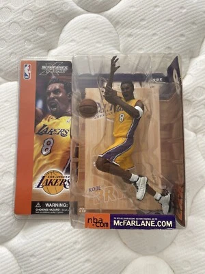 Camiseta McFarlane NBA Serie 1 Kobe Bryant Amarillo #8 Los Angeles LAKERS 2002 Foto 1 de 4