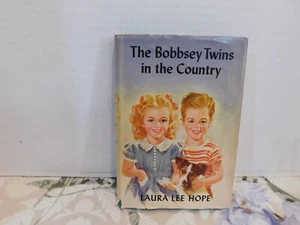 Vintage Bobbsey Twins Book #2 "In the Country" HCDJ 1950 - Imagen 1 de 7