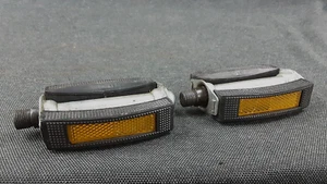 altes Set Fahrrad Pedalen Blockpedale Ersatzteil Gummi Reflektor Oldtimer  - Bild 1 von 10