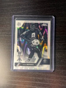 2022-23 Topps Chrom Nuno Mendes RC schwarz-weiß RayWave Refraktorkarte - PSG - Bild 1 von 2