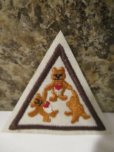Parche Girl Scout 3 Osos de Peluche Marrón Cuidar y Compartir Brownie Triángulo Dar - Imagen 1 de 1