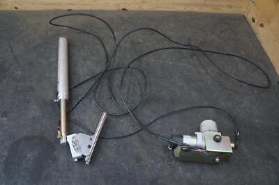 Mecanismo hidráulico tapa maletero trasero OEM 51247195128 Rolls Royce Phantom 2003-17 Foto 1 de 4