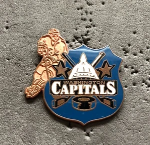 Washington Capitals Shield with Player NHL Hockey Pin - Imagen 1 de 1