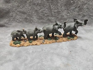 Estatuilla Westland Grey Elephant Parade Herd 7019 - Imagen 1 de 14