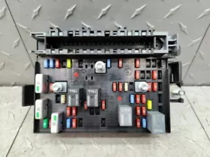 2005 Chevy SSR Cabin Interior Fuse Box 15219152-1 Used OEM 6.0L Automatic - Picture 1 of 12