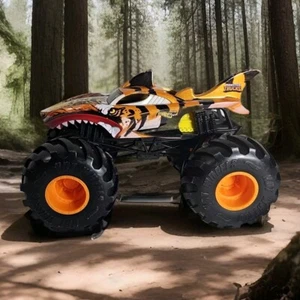 Hot Wheels Monster Trucks Tiger Shark escala 1:24 Die-Cast vehículo de gran tamaño - Imagen 1 de 13