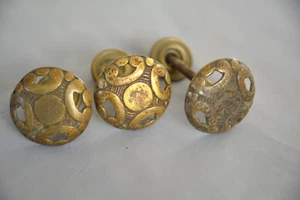 FINE LOT 3 ANTIQUE SOLID CAST BRASS DRESSER DESK DRAWER KNOBS (V74) - Picture 1 of 13