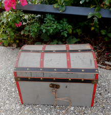 Miniature trunk PARISIAN DOLL brand AU BON MARCH au MANS circa 1880