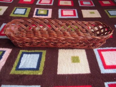 VTG BROWN WOVEN WICKER/RATTAN TABLE CENTER PIECE BASKET 15" L X 4.5" W X 3.5" H - Image 1 of 4