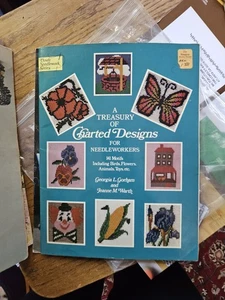 Posten von 6 Handarbeitsbüchern/Umschlägen - enthält 1977 Schatzkammer von Kartendesigns  - Bild 1 von 15