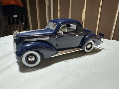 Pontiac 1936 cupé modelo diecast a escala 1/18 por firma Foto 1 de 4
