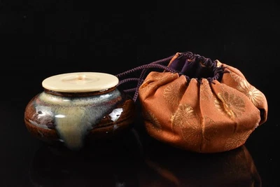 U8469: Recipiente japonês Seto-ware bem torneado TEA CADDY Taikai chaire Shifuku - Imagem 1 de 4