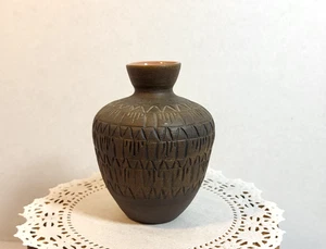 Six Nations Pottery 5" Tall Mohawk Vase Created and Signed by Syl Smith - Picture 1 of 7