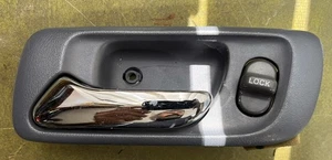 01 Honda Accord Lx Sedan Interior Door Handle  Front Left Driver  W/ Lock Switch - Foto 1 di 3