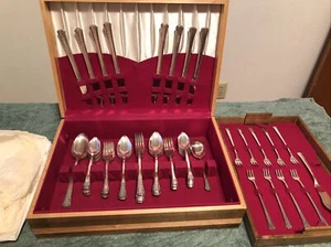 Oneida 1881 Silver Plate Rogers "Del Mar Set" 63 Pc. w/Box 8 Silverware Settings - Picture 1 of 20