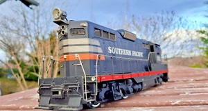 USA DIESELLOK 251 SP SOUTHERN PACIFIC US EMD GP9 BLACK WIDOW PHASE1 SPUR GAUGE 0 - Bild 1 von 24