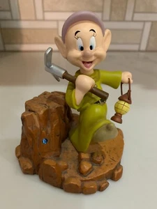 Figura de resina Dopey "Off to the Mines" 4" cabeza de bobble exclusiva de parques de Disney - Imagen 1 de 5