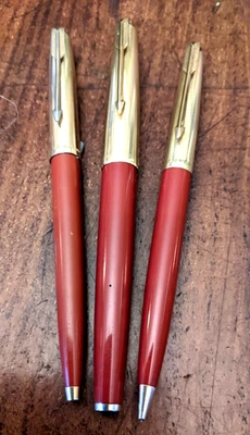 PARKER 61 FOUNTAIN PEN AND PENCIL SET/gold plated caps. - Image 1 of 4