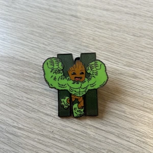 2025 Disney Marvel ‘We Are Groot’ Mystery Pin, Letter M Hulk - Picture 1 of 3