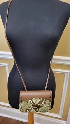 Bolso de mano bandolera/hombro Donald J. Pliner de cuero marrón con acento de reptil Foto 1 de 4